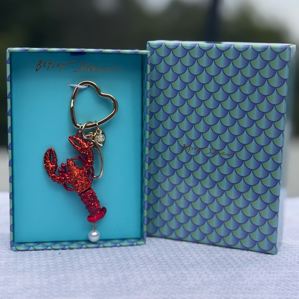 NIB Betsey Johnson Red Rhinestone Lobster Bag charm key chain gold tone - Picture 2 of 7